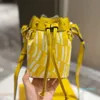 Crossbody 미니 양동이 가방 여성 Drawstring 핸드백 어깨 지갑 캔버스 가죽 주머니 편지 골드 하드웨어 Crobody 손 여러 색상