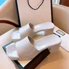 Jelly Sandal Designer-Hausschuhe für Damen, Bonbonfarben, Schuhe mit hohem Absatz, dicker Boden, Hausschuhe, Plattform, Gummi, Sandalen, modische Damen-Loafer, offene Zehen, flach