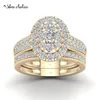Z bocznymi kamieniami 2PCS Pinami Diamentowe Pierścienie Zestaw Woman Wessale Sterling Srebrny Pierścień Świeć Luksusowy Luksus 5A Złota Klasyczna biżuteria 230629