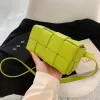 2021 bolsos de diseñador de lujo a la moda Mini bolso cruzado de almohada tejido de cuero genuino acolchado a cuadros para mujer