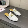 Chinelos de grife mocassins mulas slides sandálias de couro genuíno feminino fivela corrente de metal saltos baixos confortáveis moda verão slides com caixa