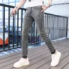 Designer de jeans pour hommes Xintang Printemps Nouveau Imprimé Marque De Mode Tendance Jeunesse Slim Fit Pieds Pantalon Hommes VBU2