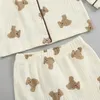 Pyjamas 1-6Y Kinder Pyjama Sets Baby Jungen Grils Nachtwäsche Bär Gedruckt Langarm Revers Tops Lange Hosen Kinder Pyjama nachtwäsche 230628