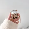 Capa protetora rígida para pc com estampa de leopardo fofa e adorável para airpods 1 2 3 pro com clipe de chaveiro de pérola para mulheres meninas