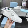 Erkekler Kadınlar Beyaz Platform Pra Ayakkabı Klasik Ayakkabı Sneaker Tasarımcı Yüksek Kaliteli Tenis Ayakkabısı Leisure Trainer 90'lar Moda 35-45 için Fırçalanmış Deri Sneakers