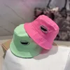 Chapéu Bucket Clássico Luxo Marca Logo Remendo Geométrico Moda Homens Amantes Chapéus Branco Framboesa Meninas Proteção Solar Protetor Solar Boné Versátil