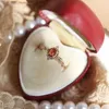 Avec des pierres latérales en argent sterling 925 coeur rouge agate bague de luxe tempérament fête de mariage rétro vintage bijoux accessoires cadeau pour les femmes 230629