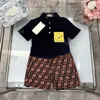 Designer di lusso Set di abbigliamento T-shirt per bambini bianco nero monogramma shortst fashion British top brand estate tesori ragazze ragazzi cotone due pezzi top 90-160