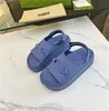 Sandálias Horsebit Flatform Designer de luxo com arranhões grossos na praia verão antiderrapantes azul escuro antiderrapante sola de borracha chinelos chinelos com caixa