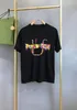 Mens Designer T Shirt Fashion Personality Big V Printing Cotton Mans Tees Street Shorts Sleeve Clothes Tshirts Storlek