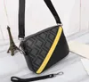 Luksusowy projektant Cross Body Lady Clutch Torby Pochette Women Messenger Klasyczna torba z kamerą Travel Tote Nylon torebki z paskami hobo męskie torba na ramię z bagietką