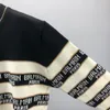 2 Herr Designer Sweaters Retro Classic Sweatshirt Men Arm Brev Broderi Rund hals Bekväm högkvalitativ Jumper Fashion Cardigan