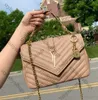 Дизайнерская сумка Люксовый бренд Дизайнерские сумки Женская мода Сумки на ремне Роскошный металлический V-образный дизайн в полоску Сумки с буквами Классическая сумка через плечо ID Stylishyslbags