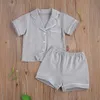 Completi di abbigliamento Fashion Summer Little Boy Girl's 2 pezzi Pigiama per bambini Solid Cotton Casual Short Sleeve Button Top Short Suit 230628