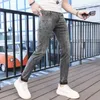 Designer de jeans pour hommes Xintang Printemps Nouveau Imprimé Marque De Mode Tendance Jeunesse Slim Fit Pieds Pantalon Hommes VBU2