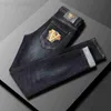Mäns jeansdesigner 2021 Nya jeans Men's Dark Blue Embroidery Simple Denim Pants Autumn and Winter D09F
