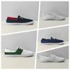 Designer kvinnor casual skor rhyton sneakers män skateboard skor bärbar randig läder broderi ränder duk sko lyxig designer färgblock sneakers