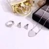 Vergulde gouden kettingen creatieve luxe hanger ketting paar stijl valentijnsdag cadeau sieraden mode decoratief metalen hart ontwerper oorbellen voor vrouwen C23