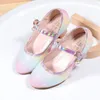 Zapatillas de deporte para niñas, zapatos de princesa de cuero 2023, punta redonda para niños, suela blanda, tacón alto para niñas, baile de fiesta de cristal 230628