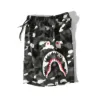 A Bathing A Ape Pantalones cortos de ocio con estampado de dientes de tiburón de felpa