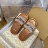 2023 été nouvelles pantoufles de luxe classiques pour femmes brodées fil coton à carreaux semelle épaisse concepteur pain pantoufles bout ouvert plage tongs BU