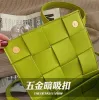 2021 bolsos de diseñador de lujo a la moda Mini bolso cruzado de almohada tejido de cuero genuino acolchado a cuadros para mujer