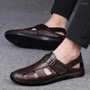 Sandales en cuir noir hommes doux décontracté chaussures évidées anti-dérapant trous confortable léger rétro DM-01