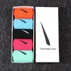 23ss chaussettes design 5 paires/boîte noir blanc gris couple coton hommes rose orange jaune rouge violet vert chaussettes courtes moyen moyen tube long chaussettes de sport pour femmes