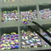 Nagelkonstdekorationer Mixed AB Glass Crystal Diamond Flat Nail Art Decoration 21 Grid Box Nails Accessories Set With 1 Pick Up Pen 230629