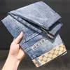 Herr jeans designer high end vår och sommar nya jeans mäns lös mångsidig trend smala fitt byxor brev broderi koreanska beskuren u3o2