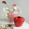 Vaser Strawberry Vase Ceramic Vase Flower Pot Artificial Fruit Floral Arrangement Accessories Terrarium Hem Dekoration Tillbehör X0630