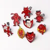 Gotische dreigende cartoon kleine duivel demon vampier rare Halloween trick pin badge broche