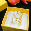Toppkvalitet örhängen designer smyckesdesigner örhängen kvinnor fast färg stud bästa present till flickvän och hustru bröllopsfest kärlek örhängen gratis frakt mode