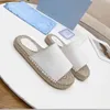 Classic designer straw woven women slipper seaside vacation leather sandal indoor and outdoor bathroom slide with box size 35-42