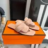 Empire Sandals Designer tofflor Läder Suede Slipper Svart Vit Rummi Flop Flops Metal Button Platform Sandal Fashion Outdoor Shoes
