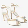 Słynna marka letnia sandały sandały sandały białe perły Kobiety pompę kość słoniową kwiatową koronkę V-cut peep paszki ślubne dama wysokie obcasy EU35-43 z pudełkiem