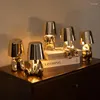 Tafellampen Creatieve Denker Kleine Gouden Man Bureaulamp Oplaadbaar Decoratief Voor Hal Gang Kantoor Slaapkamer Nachtkastje