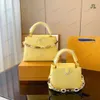 2023 SS Womens Luxurys Tote Designer Capucines MM BB Mini Handbags Couro Taurillon Top Handle Bag com Elos de Corrente Metálicos Dourados Bolsa de Corrente Multicolorida