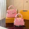 2023 SS Womens Luxurys Designer Tote Capucines MM BB 미니 핸드백 Taurillon 가죽 탑 핸들 백, 골드 컬러 메탈릭 체인 링크 멀티 컬러 체인 지갑