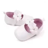 First Walkers Marque Infant Girl Crib Shoes Born Pink Flowers Chaussures Toddler Mocassins en cuir lisse Semelle souple Princess Flats Article pour bébé