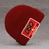 Calle popular Diseñador Sombrero de punto algodón Gorras de calavera Cálido invierno Sombreros de lujo Gorra para hombre Gorro de la gorrita Letras logo 20 color gorra bordado impresión Moda Casual Mantener