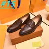 15 Modelo Designer Mocassins Mens Vestido Sapatos Tênis Triplo Preto Oreo Camurça Couro Envernizado Rebites Mocassim Mocassim Masculino Sapato de Casamento Para Festa de Negócios Sapato Sapato