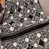 Klasik Tasarımcı Battaniyesi Kış Flanel Atma Battaniyeleri Mektup Baskı Seyahat Kapağı Battaniyesi Ev Çekim Yatak Halı Kutu