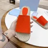 Klasyczne designerskie słomkowe tkane kobiety Slipper nadmorski wakacyjny skórzany sandałowy sandał i na zewnątrz zjeżdżalnia łazienka z rozmiarem pudełka 35-42