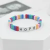 Nouveau bracelet à breloques de style bohème coloré populaire Bracelets d'espoir d'amour d'alphabet de couleur assortie