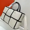 Bolsas de ombro de qualidade Bolsa de ombro Arco Bolsa de lona Bolsa de couro 2 peças Senhora mulher Compras férias Bolsa de viagem Grande capacidade luxo Moda Preto branco Criss- linhas 30CM