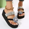 Pantofole da donna 2023 moda estiva fiore di perle suola spessa zeppa morbide scarpe con tacco alto da esterno infradito da spiaggia donna