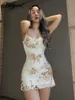 基本的なカジュアルドレスDulzura Floral Print Women Mesh Strap Mini Dress Ruched Bodycon Sexy Streetwear Party Clubエレガントヴィンテージ2023夏の服230629