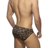 Badkläder Men European och American Men's Swimming Trunks Låg midja Sexig tryck Leopard Triangel Nylon QuickDrying Shorts HDZBG 230630