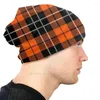 Baskar sömlös tartan tyg orange mönster unisex män kvinnor tunn mössa casual cap check moderna mönster vektor svart